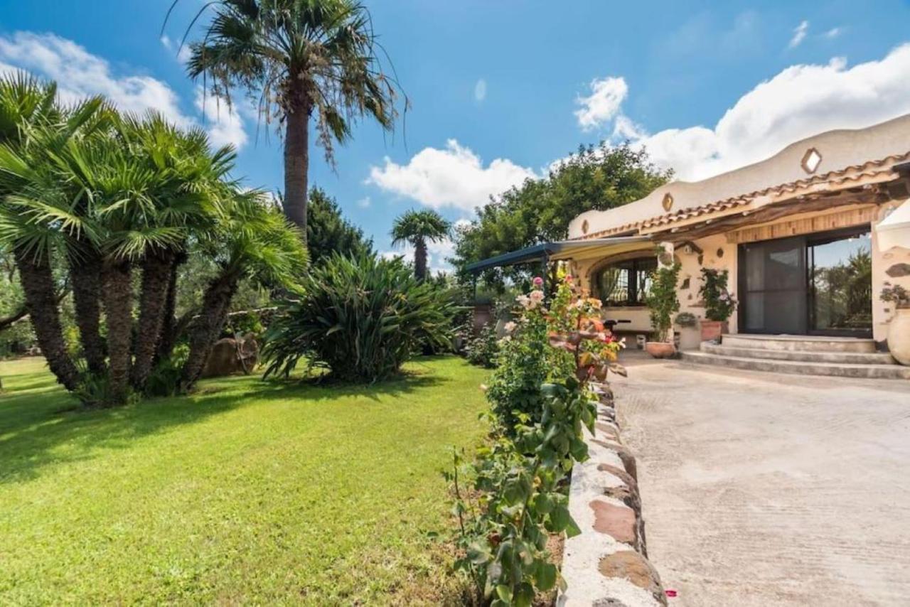 Villa Con Immenso Giardino Orosei Exterior photo