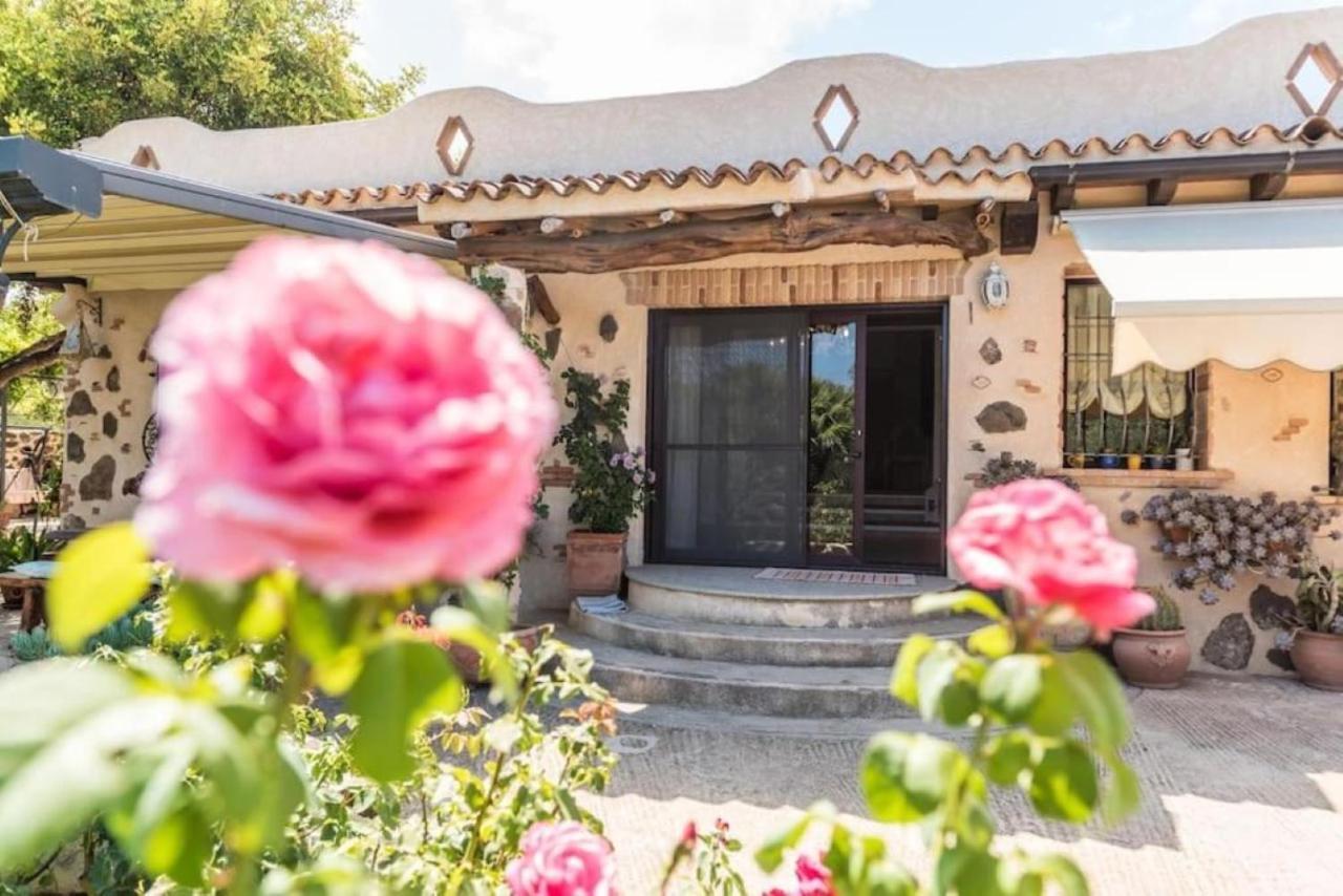 Villa Con Immenso Giardino Orosei Exterior photo