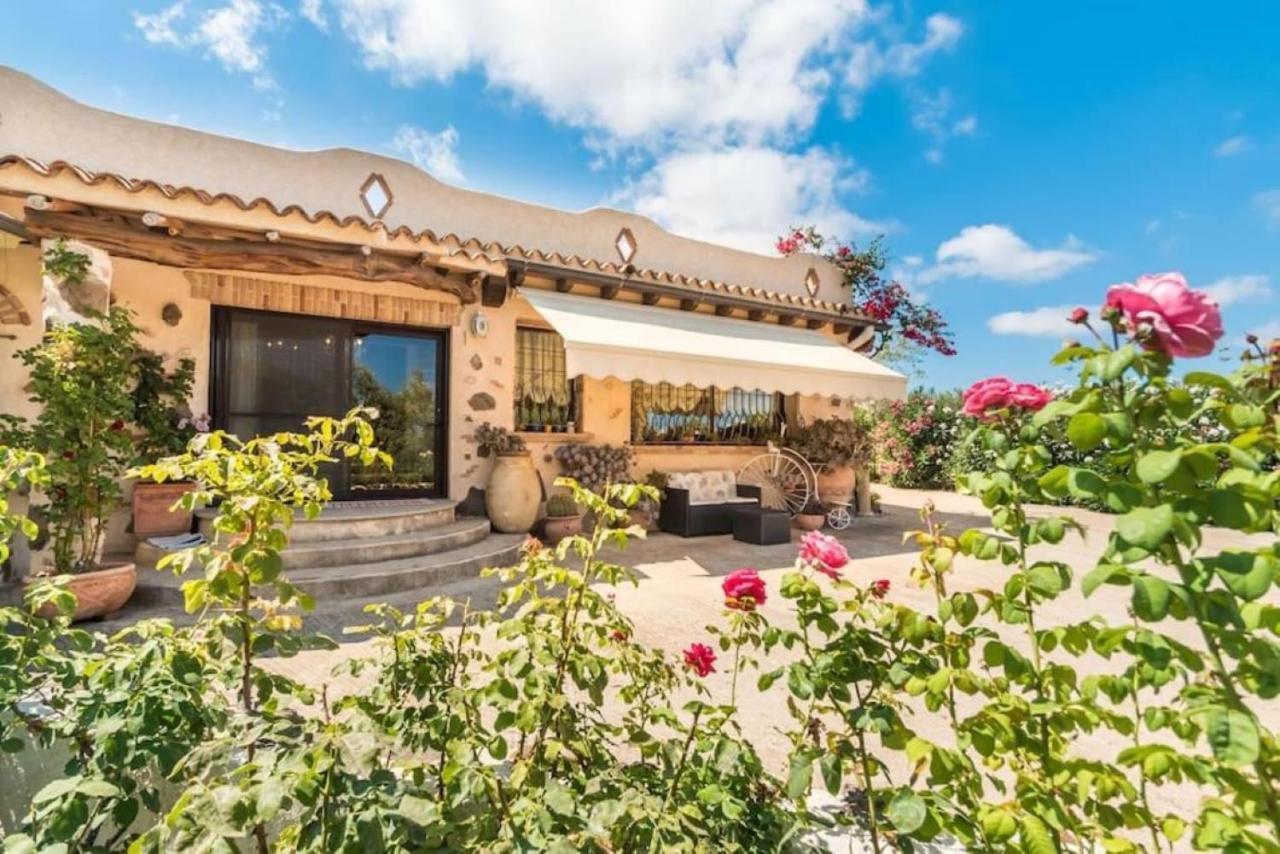 Villa Con Immenso Giardino Orosei Exterior photo