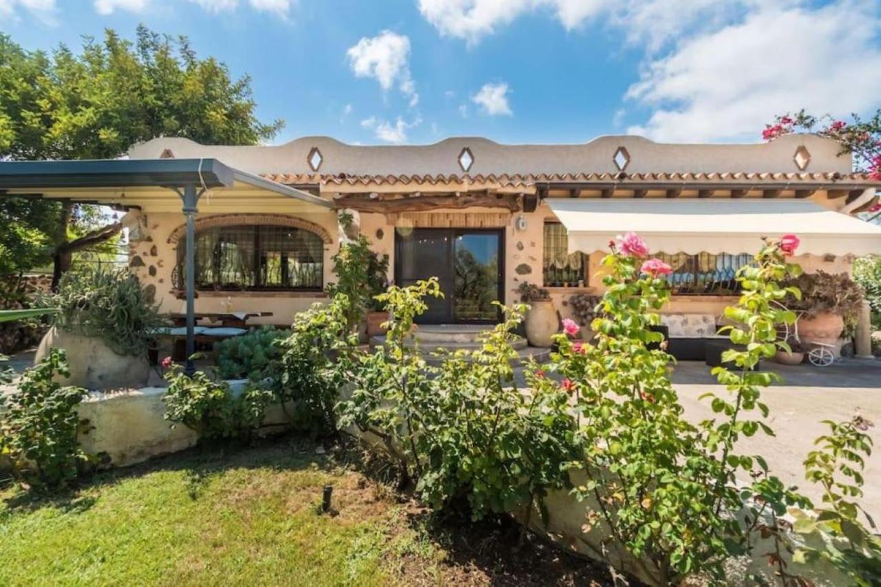 Villa Con Immenso Giardino Orosei Exterior photo